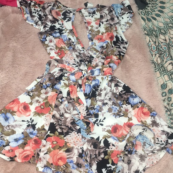 Romper - Picture 2 of 5